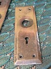 VTG ANTIQUE LOT OF 6 DOOR KNOBS - STEEL Or BRASS And 2 BRASS BACKPLATES  — photo 2