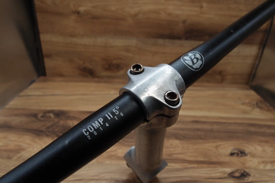Guidão plano MTB Bontrager Comp II + haste dianteira 1 1/8 pol - Imagem 4 de 4