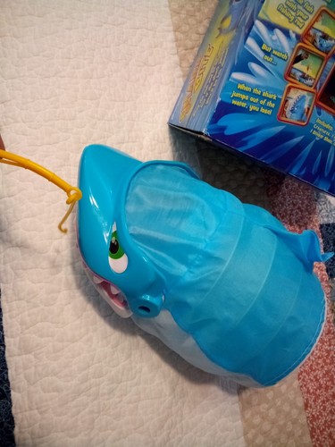 SHARK BITE Game by Pressman 2-4 Players Ages 4+ (2017) COMPLETE! EUC - Picture 4 of 13