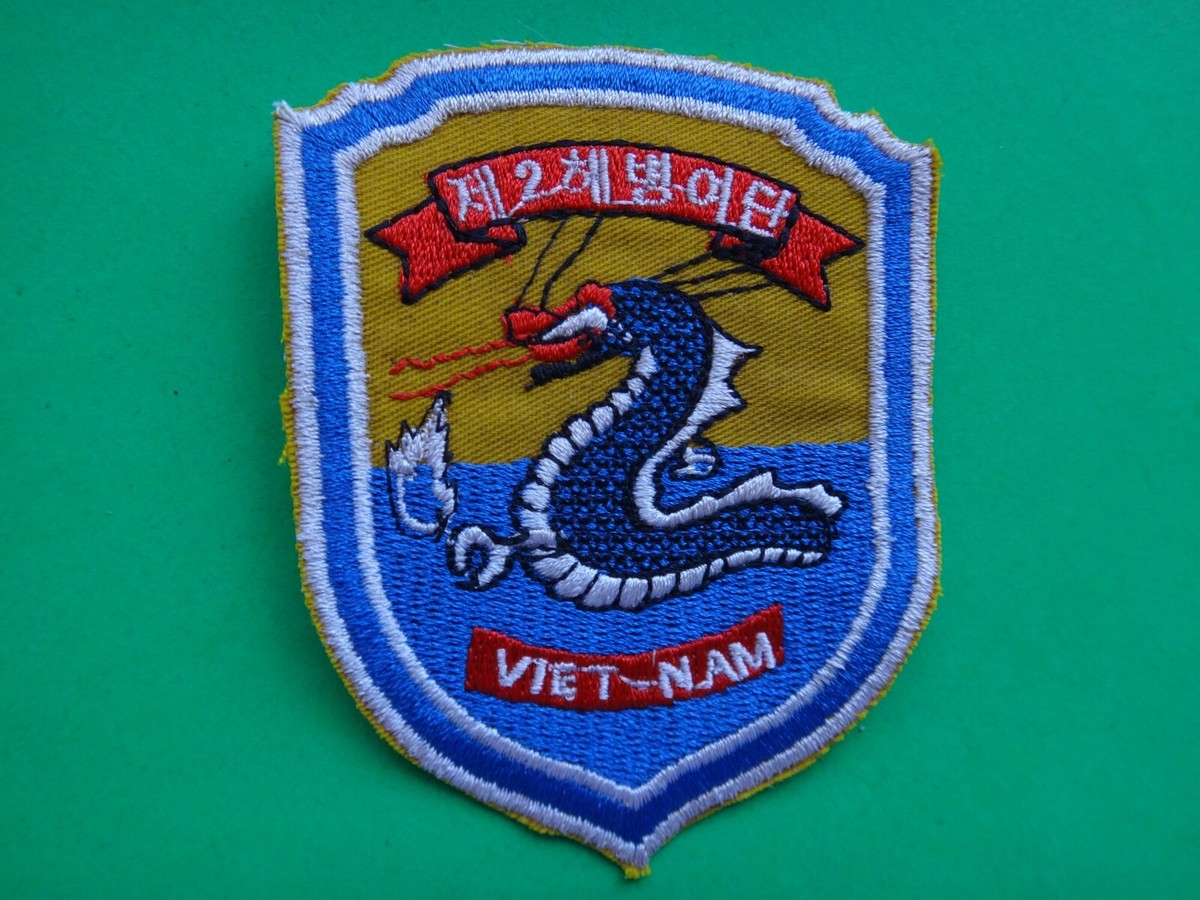 アート・デザイン・音楽 Vietnam Under the Sign Of The BlueDragon Vietnam Under the Sign Of The BlueDragon