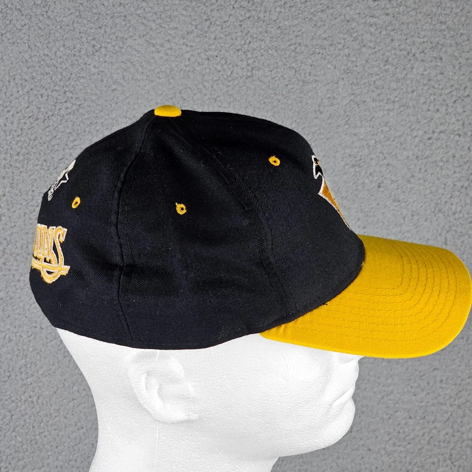 Vintage Starter “The Natural” NHL Pittsburg Penguins Fitted Cap Hat USA 7 1/4 - Image 2 of 4