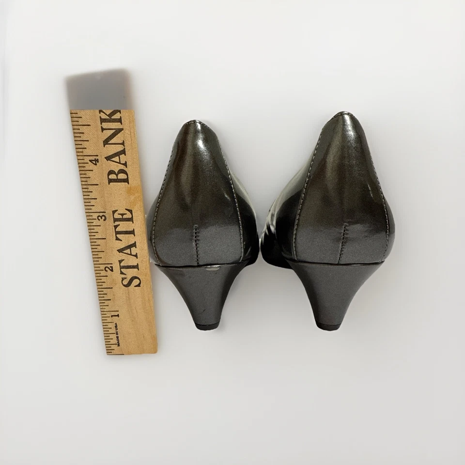 Anne Klein Silver Gray Finn Pumps 10 M Kitten Heel - Image 3 of 4