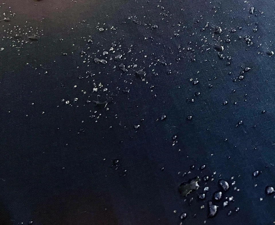 Tela Travellight de Lana Loro Piana Super 130’s - Azul Medianoche - Hecha en Italia Foto 3 de 4