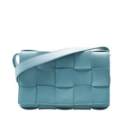 ショルダーバッグ・ポシェット BOTTEGA VENETA CASSETTE CROSSBODY BAG Bottega Veneta Blue Cassette Medium Crossbody Bag 12345
