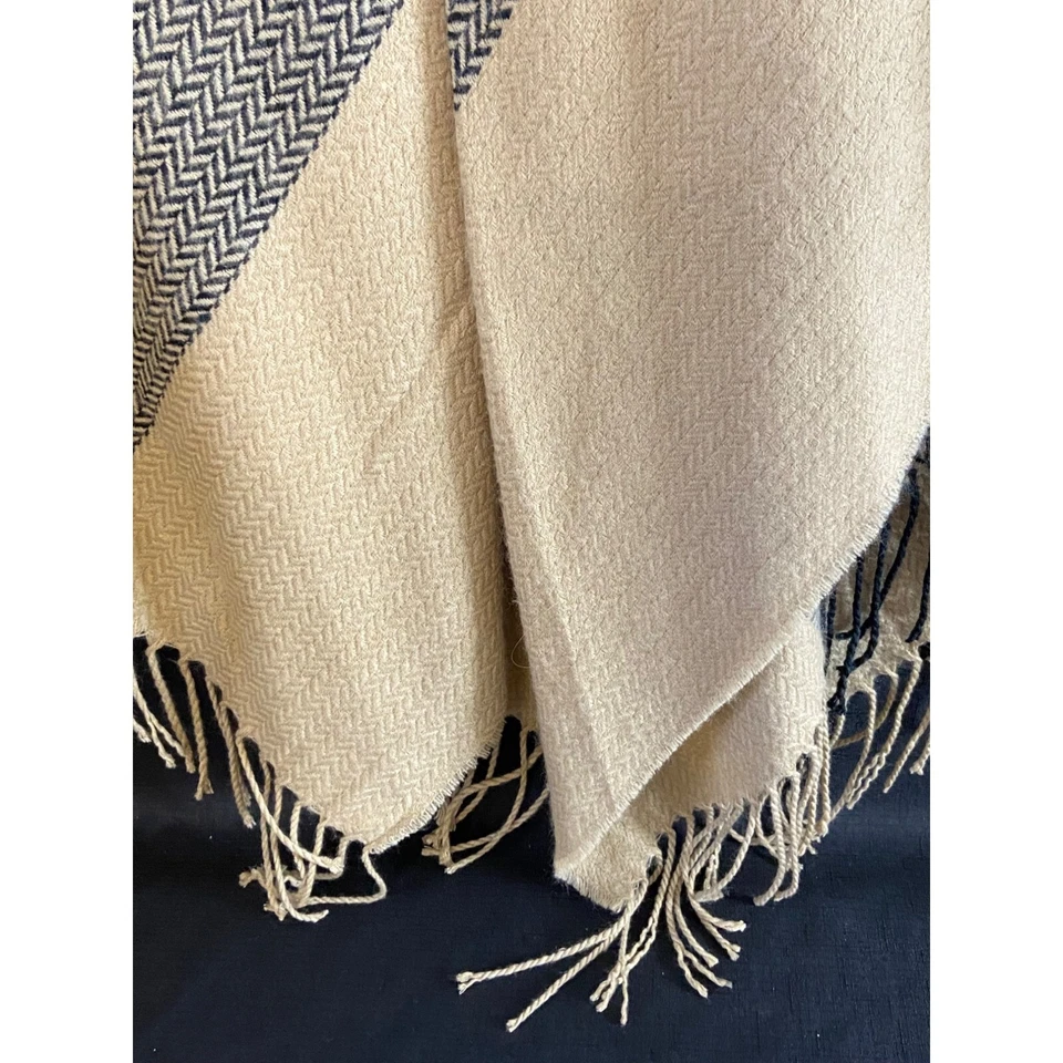 Collection Eighteen Womens Poncho Shawl Wrap Kimono One Size Gray Ecru Boho - Image 3 of 4