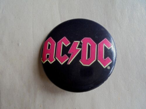 Cool 2001 AC/DC Rock 'n Roll Classic Band Concert Souvenir or Promo Pinback