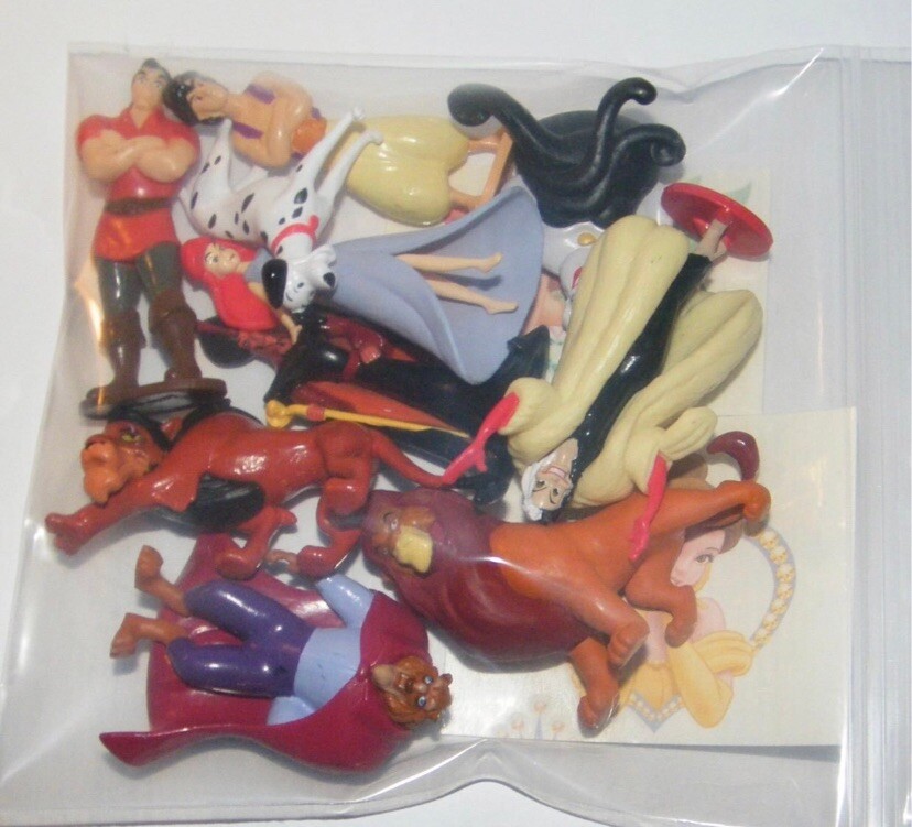 Disney Villains and Heroes Deluxe Figure Toy Set of 12 with 10 Figures + 2 Rings