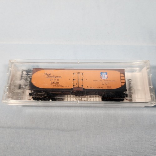 Micro-Trains 40' Double-Sheathed Wood Reefer w/ Vertical Brake Wheel 49500 Model - 第 1/6 張圖片