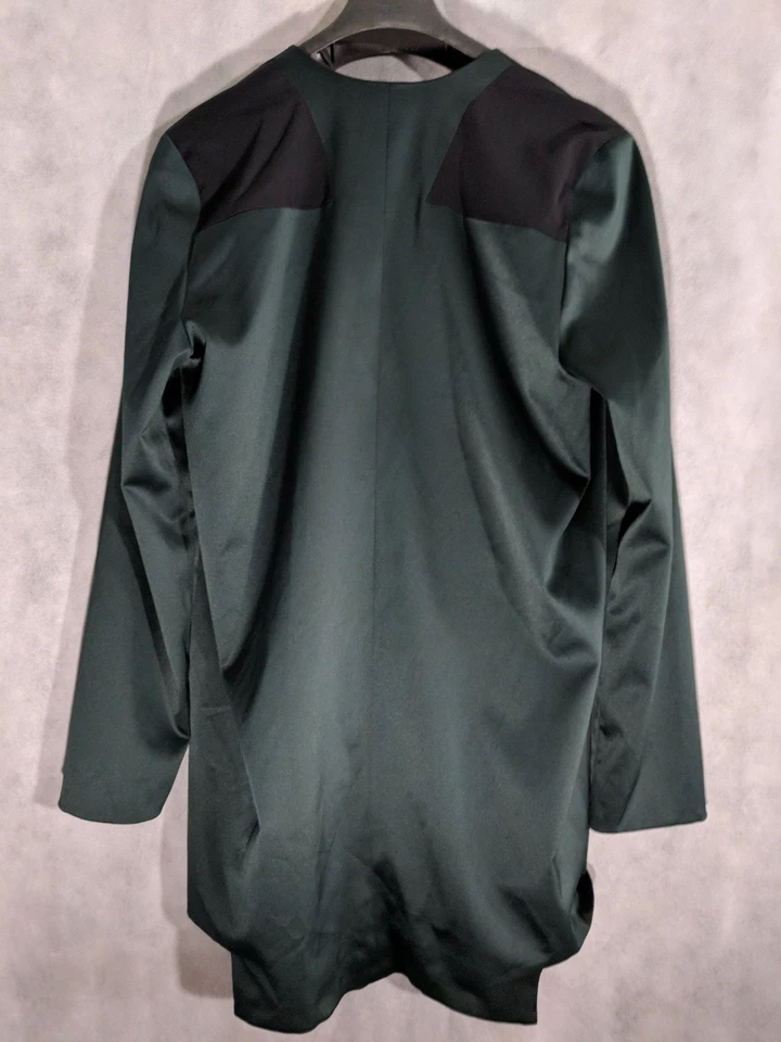 Camisa de manga larga geométrica Rad Hourani verde satinado negra Foto 2 de 3