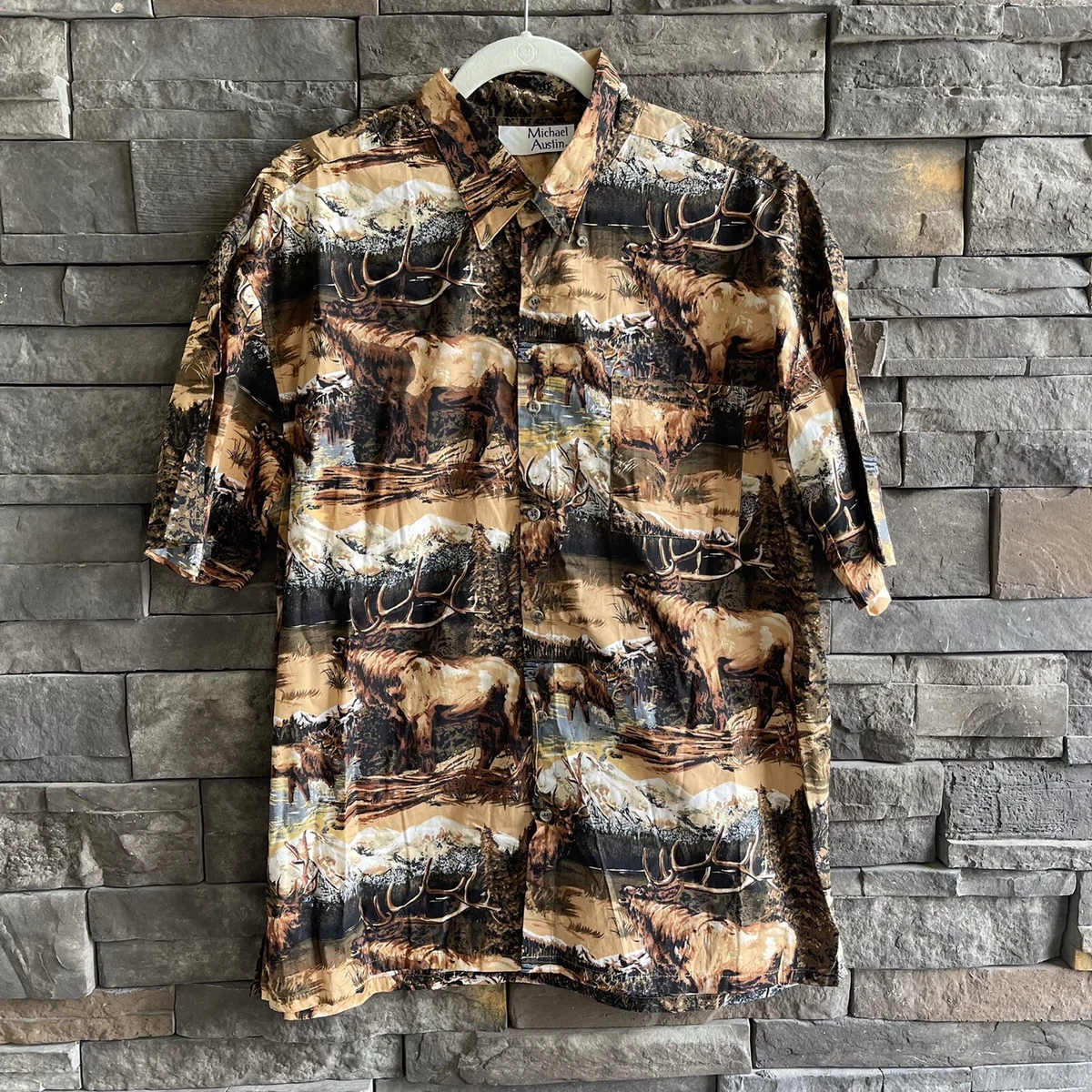 Michael Austin Mens Short Sleeve Button Down Shirt Deer Hunting