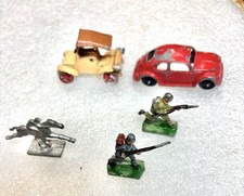 Vintage 5 Lead Soldiers, Race Horse, Cars. M