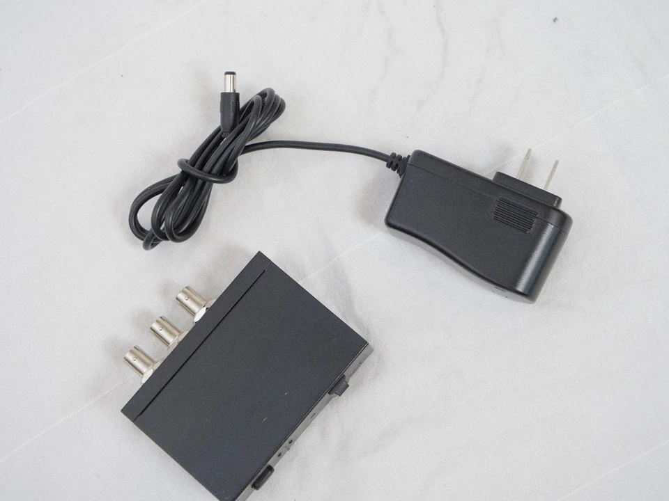 Monoprice 3G SDI 1x2 Splitter PID 10321 with Power Supply - Used Shape - Image 4 of 4