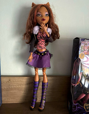 Mattel Monster High Clawdeen Wolf Frightfully Tall Outfit lila Rock gelenkig