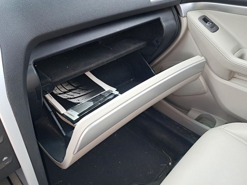 EXPLORER 2014 Glove Box 414833 - Picture 2 of 14