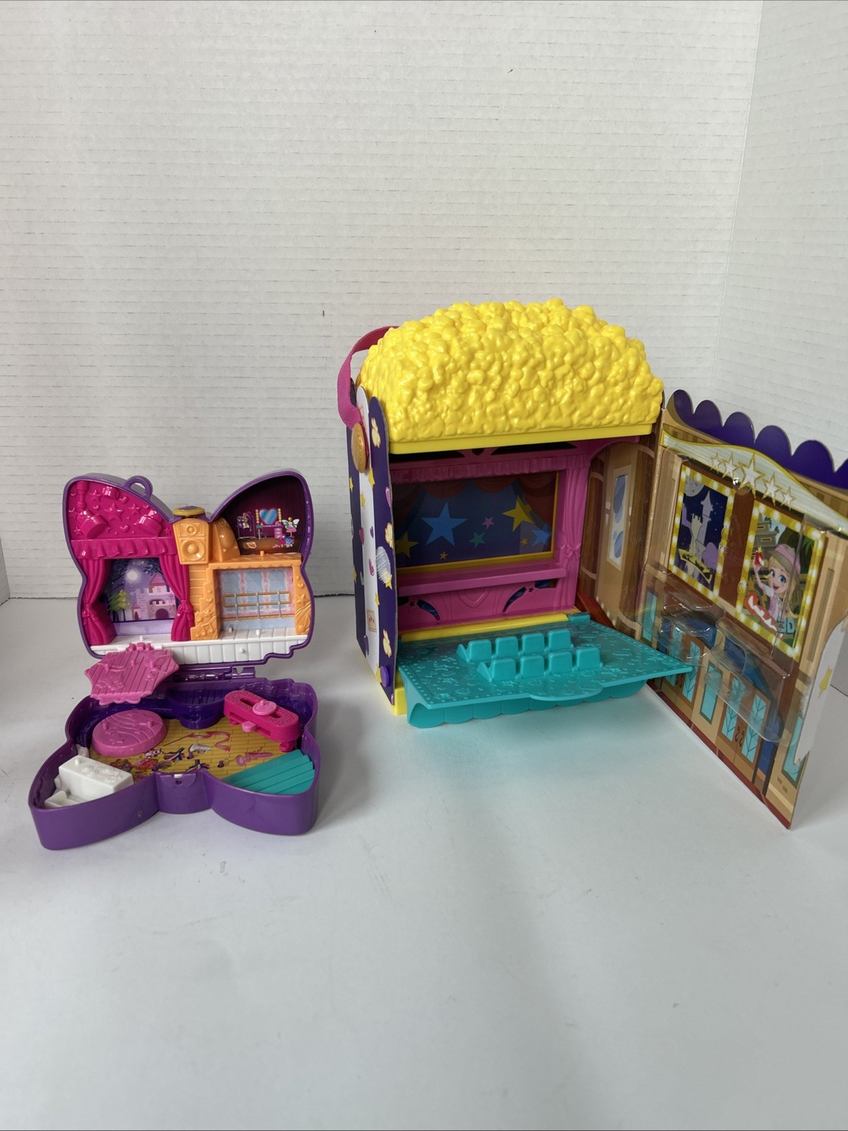 Polly Pocket Popcorn Movie Theater And Locket Bundle.