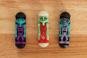 LEGO LIFE ON MARS 7317 Aero Tube Hangar - 100% complete w/ box and manual