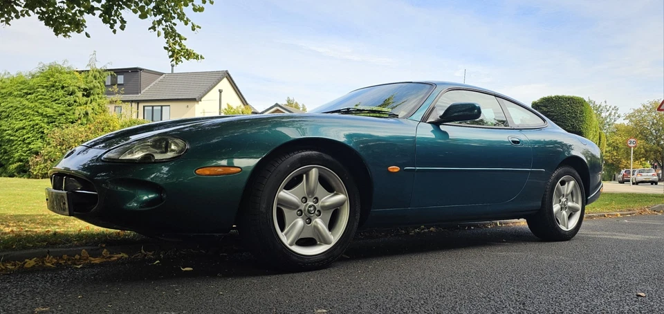 Jaguar XK8 4.0 v8 - Image 3 of 4