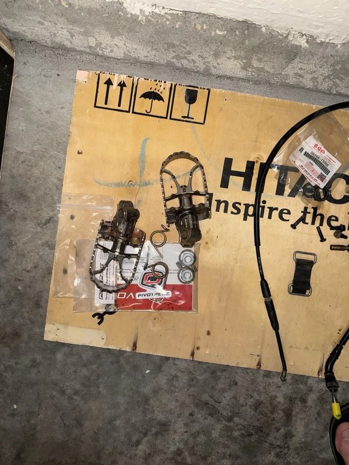 Pivote Pegz para Suzuki RMZ250 Foto 3 de 4