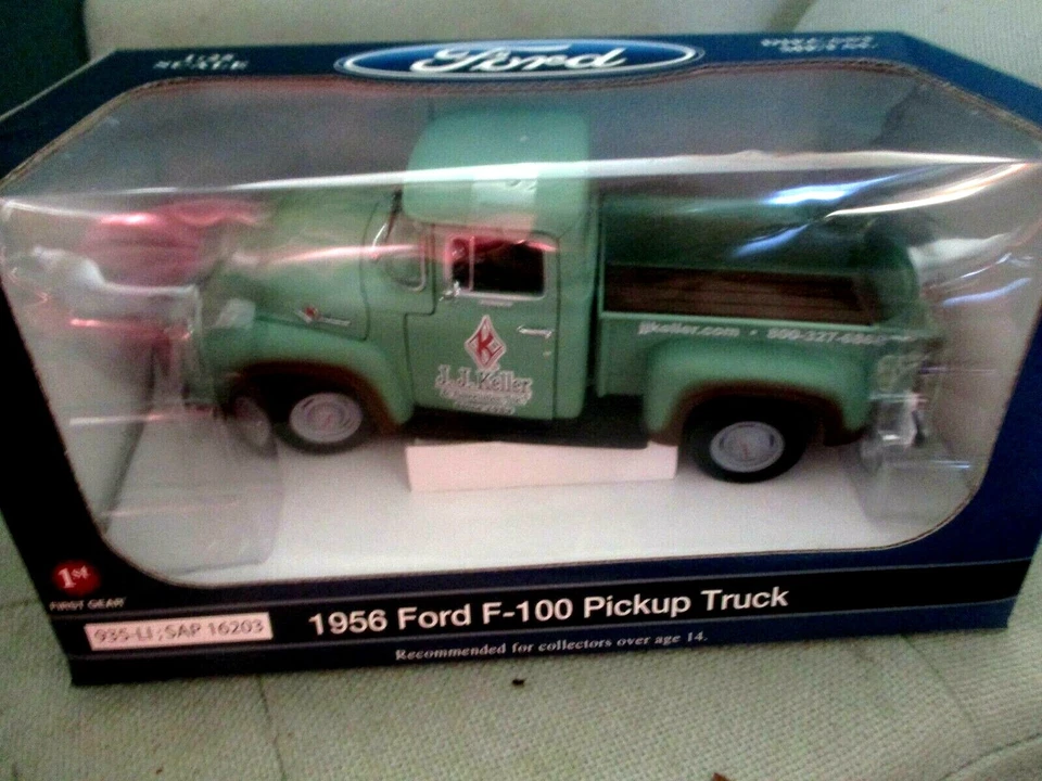 2010 年 1st Gear 福特 1: 25 比例 1956 年福特 F-100 绿色皮卡车压铸金属 — 第 2/4 张图片