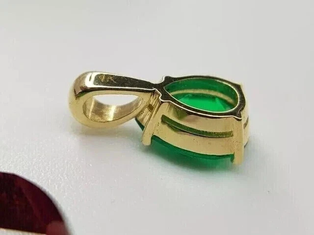 Женский кулон из натурального зеленого изумруда грушевидной огранки 3 карата с покрытием из желтого золота - Изображение 3 из 4