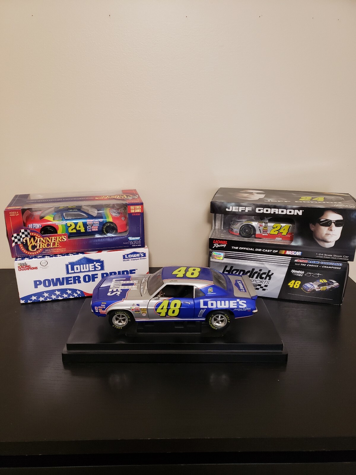 NASCAR Diecast Lot Of 5 1 24 - Jimmy Jounson, Jeff Gordon, Lowes Employee NASCAR Diecast Lot Of 5 1 24 - Jimmy Jounson, Jeff Gordon, Lowes Employee