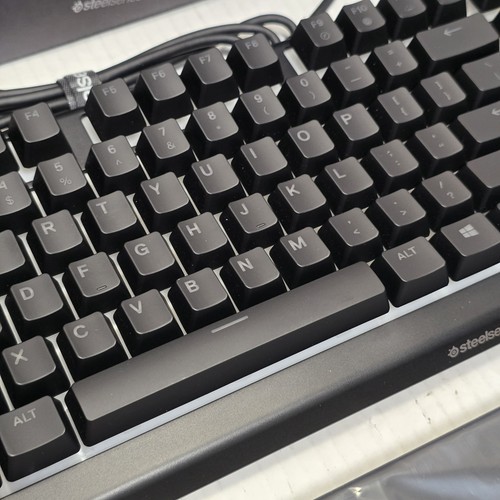 SteelSeries Apex 3 RGB Wired Gaming Keyboard IP32 Water Resistant Quiet Switches - 第 8/17 張圖片