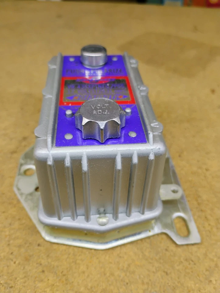 Regulador de Voltaje Estándar VR414XP 12V Universal Tierra NORS Hecho en EE. UU. Foto 2 de 4