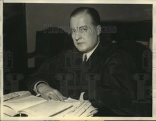 1934 Press Photo Judge Cornelius Harrington presides at the Martin Insull trial