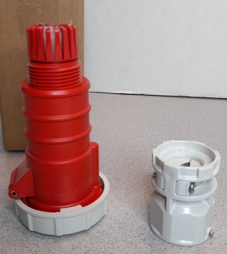 *NEW*  Hubbell Bryant C430C7WA Watertight Connector 3 Pole 4 Wire Grounding 480V - Image 3 of 4