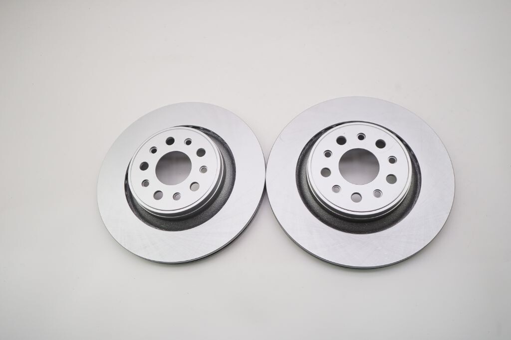 Maserati Ghibli Base brake pads rotors service kit FREE FILTER  2017 - 2023