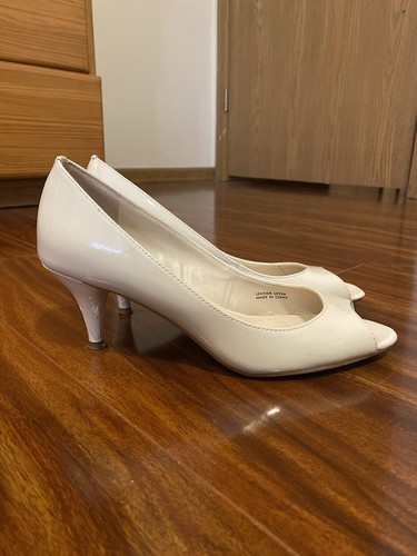 TAHARI Women’s Marie Ivory Peep Toe Size 7 1/2