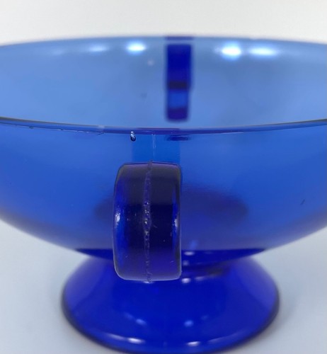 Cuenco de vidrio vintage azul cobalto de la depresión con patas con asas de desplazamiento 6" x 3" - Imagen 3 de 23