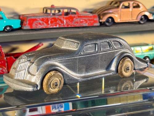 Vtg UNMARKED Slush Cast Car Streamlined Deco Sedan Barclay Manoil Tommy Toy WOW! - Picture 4 of 14