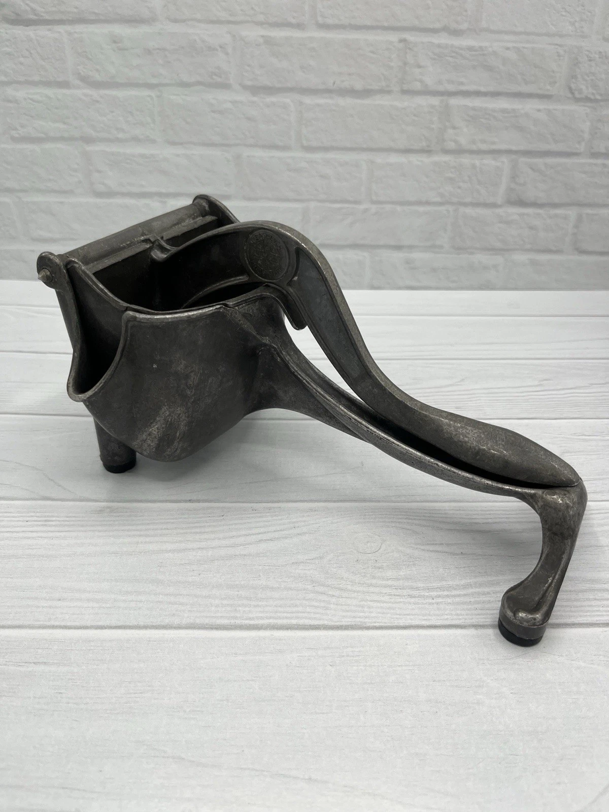 Vintage Wear Ever Mid Century Modern Aluminum Hand-Held Citrus Juicer Squeezer