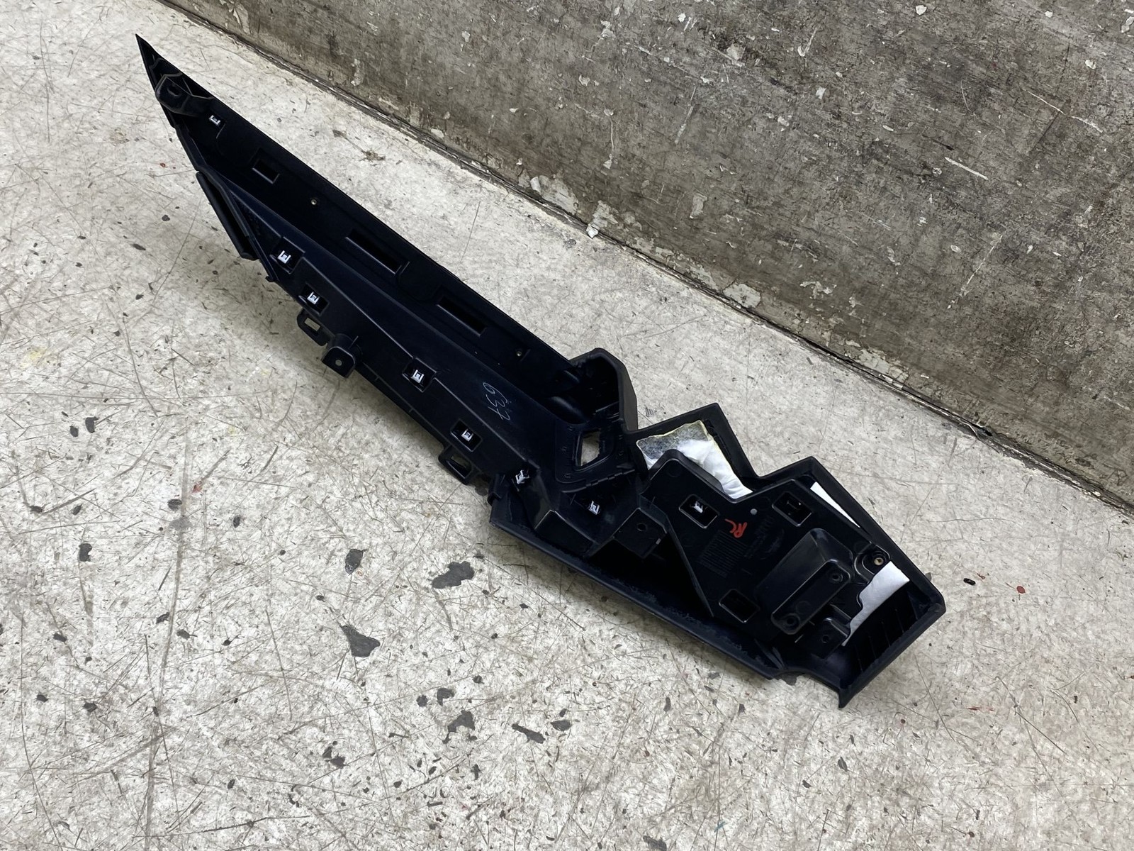 2020-2025 ASTON MARTIN DBX OEM LEFT REAR UPPER QUARTER PANEL TRIM MY83-31285-A