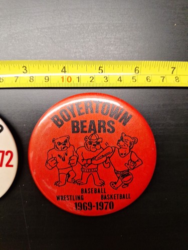2 prendedores deportivos vintage Boyertown Bears insignias pinbacks 1969-1970 '71 '72 - Imagen 5 de 11