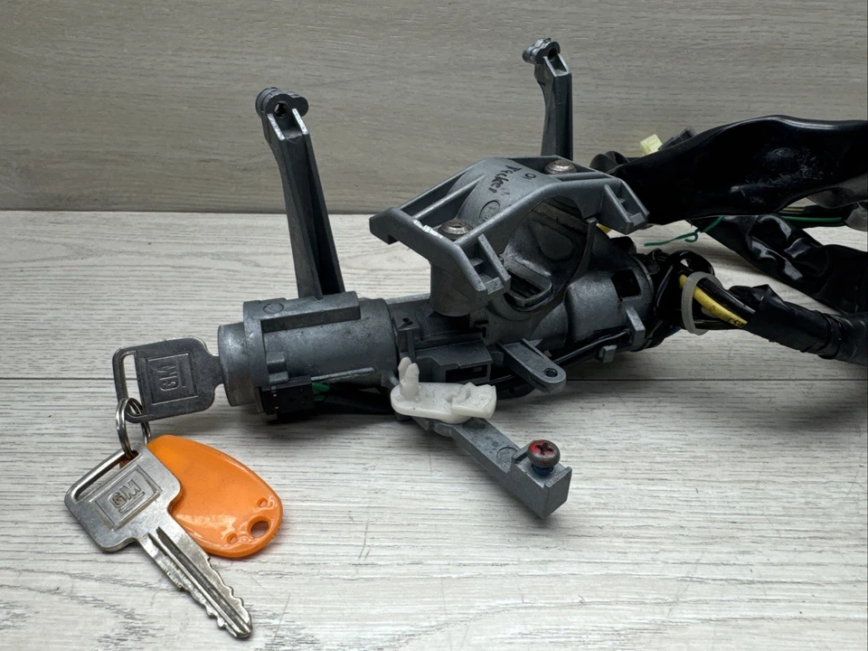 1999-2004 CHEVROLET TRACKER IGNITION SWITCH LOCK WITH KEYS OEM - Image 3 of 4