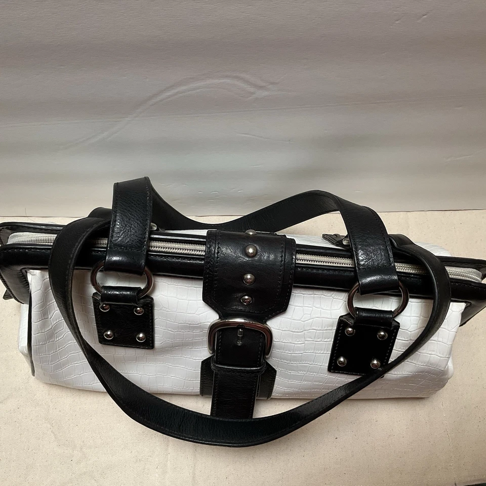 Bolsa satchel Charlie Lapson couro branco e preto com relevo de crocodilo bolsa de ombro - Imagem 4 de 4