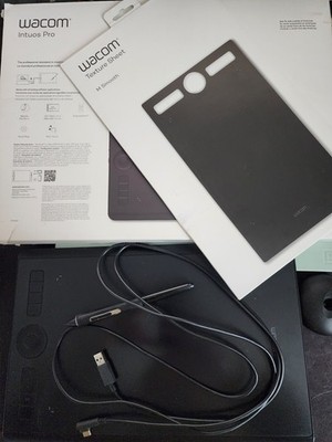 Wacom Intuos Pro Medium PTH660 Digital Graphic Drawing Tablet w/ Texture Sheet