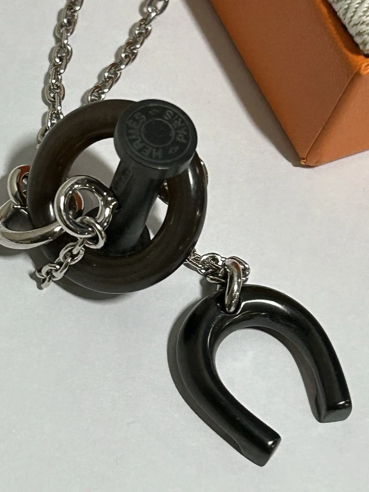 Collar Hermes Paris Mobile Equestre Cuerno de Búfalo París Italia Caballo Foto 3 de 4