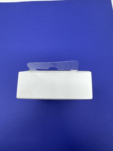 Apple Genuine Lightning to USB Cable (2 m) MD819AM/A Sealed Retail Box - Photo 2 sur 4