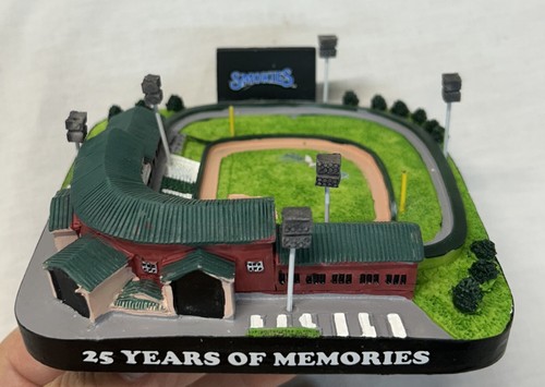 Tennessee Smokies Stadium Replica Giveaway SGA 14.09.24 Brandneu in Box - Bild 1 von 2