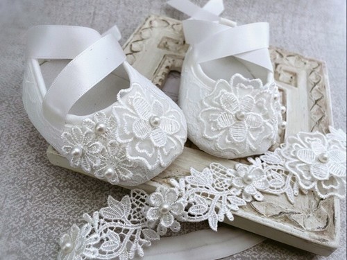 Off White Christening Shoes, Baptism Shoes, Crochet Flowers Leaves Pearls - Picture 4 of 15