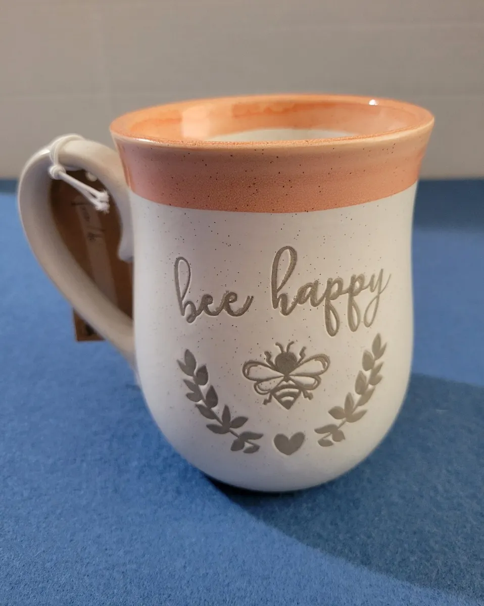 Potter's Corner Large 20 oz. Ceramic Coffee Mug Bee Happy New
