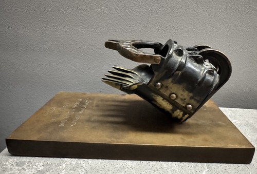 Vintage USSR Souvenir Excavator Bucket Model Iron Ore Industrial Gift - Picture 14 of 14