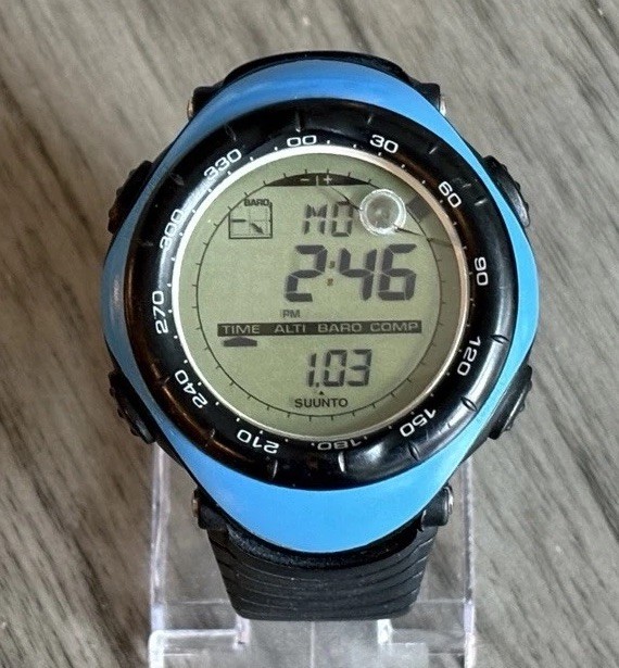 SUUNTO VECTOR 腕時計(デジタル) 水色 SUUNTO Vector Turquoise Watch; Crack In Crystal (new battery) | eBay