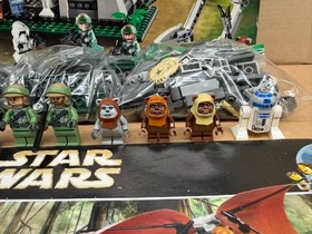 LEGO Star Wars 8038 The Battle of Endor 12 Minifigures 890 Pieces With Box