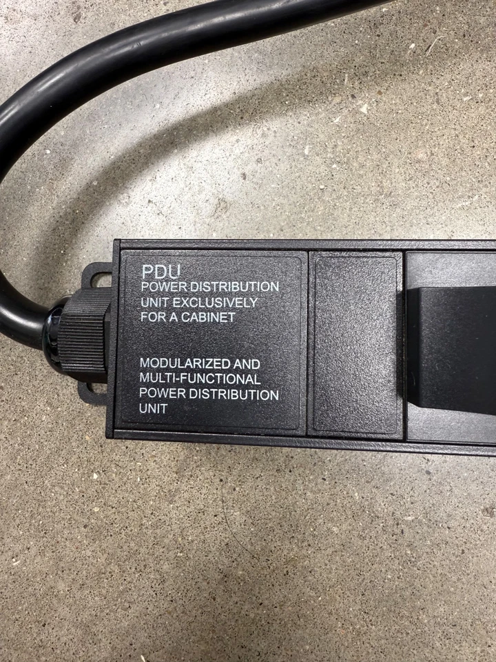 Unidad de distribución de energía 250 V montaje en rack PDU L6-30P 30 amperios Foto 4 de 4