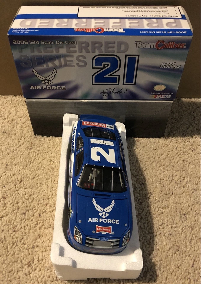 1:24 Ken Schrader #21 Air Force  2006 Ford Fusion  - Image 2 of 4