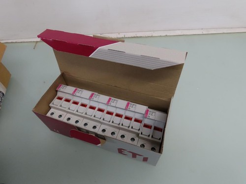 NEW Box of (6) ETI - VLC10 2P DOUBLE POLE 10X38 FUSE HOLDERS 690V 32A VLC102P - Picture 6 of 8